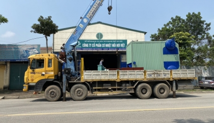 Cẩu hàng đi lắp đặt